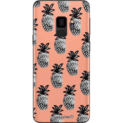 Bouffants and Broken Hearts Gray Scale Pineapple Galaxy S9 Skin